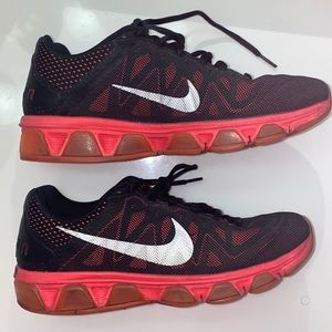 Nike Tailwind 7 black and hot pink women’s size 9.